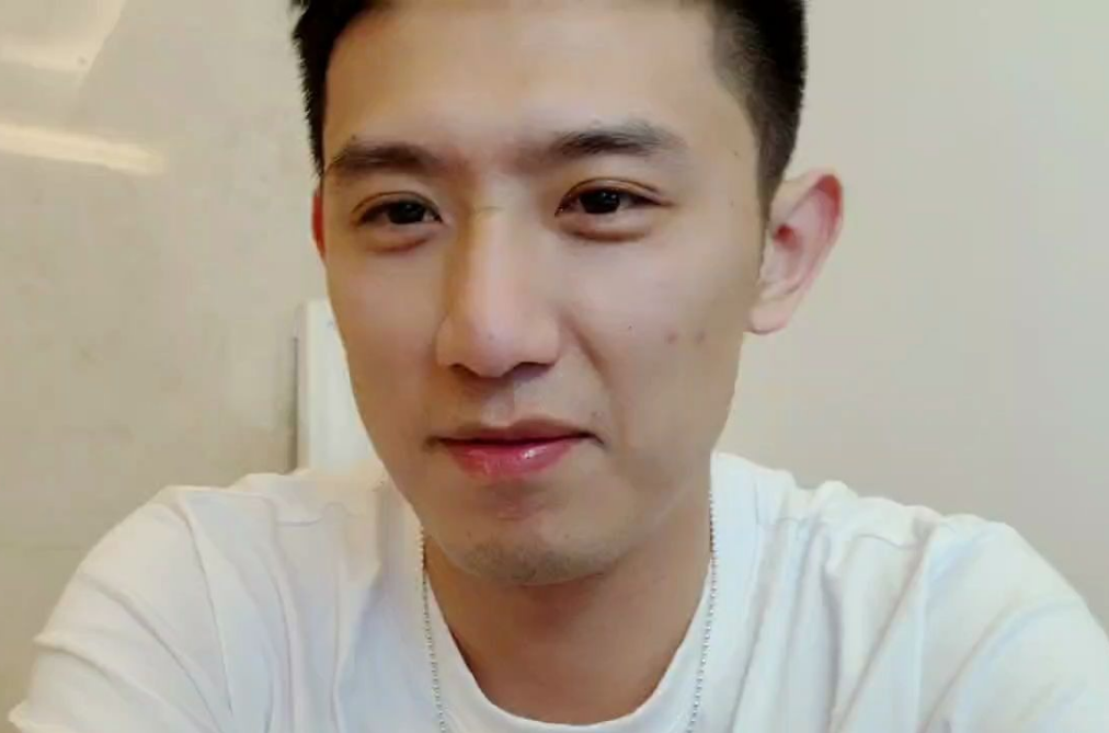 斗鱼主播正直博正式回应9000w存款 "我爸妈都不知道我有多少钱"