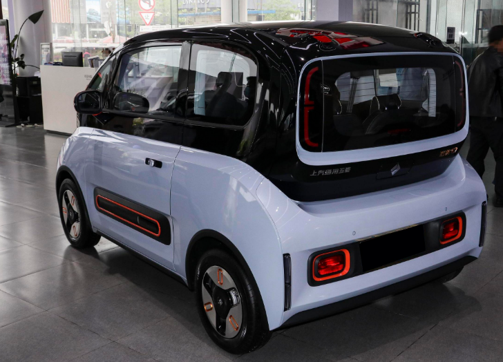 实拍宝骏kiwi,小巧代步小车,上班,接娃都能行,颜值高好养活