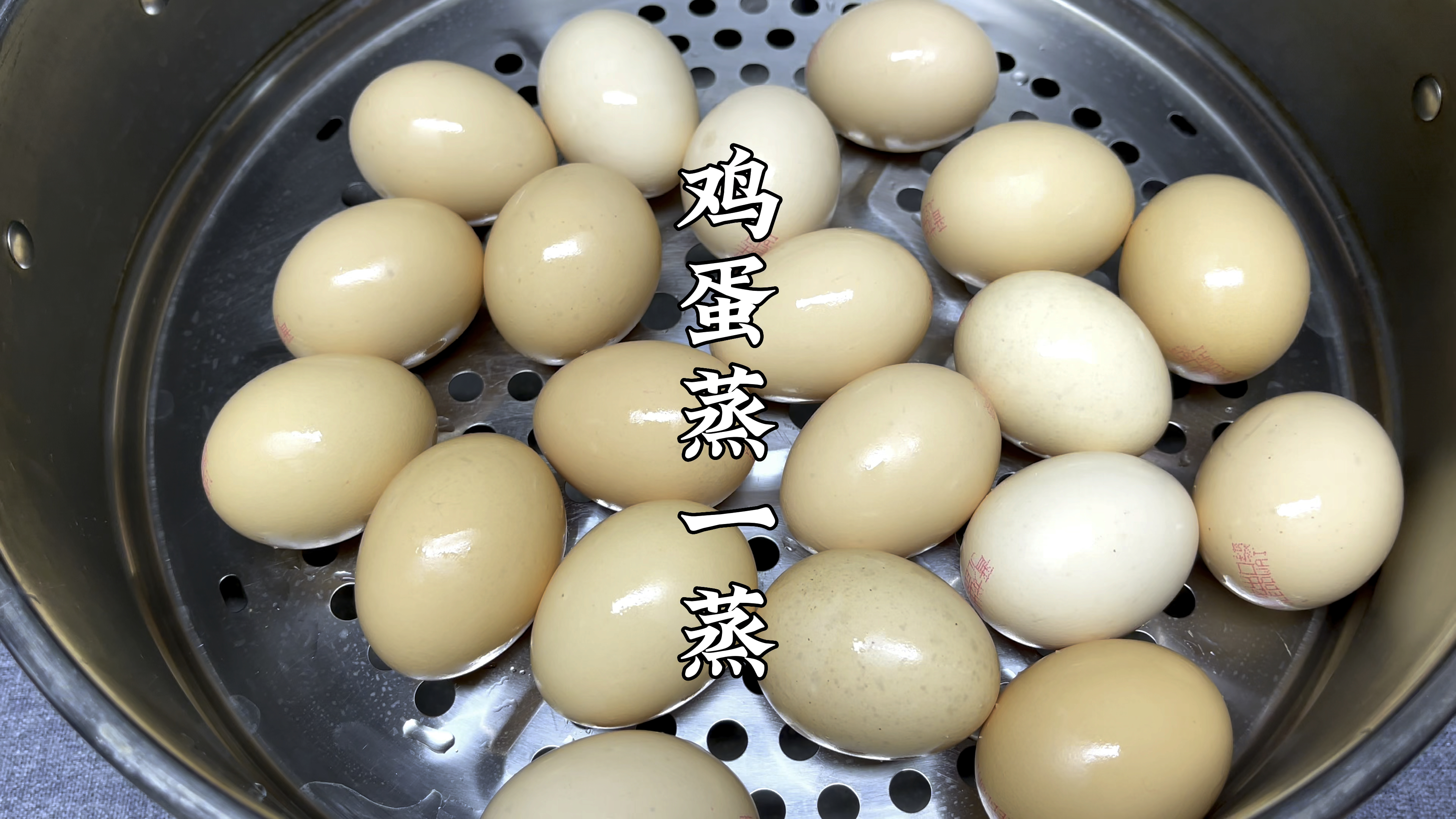 把鸡蛋放进锅里蒸一蒸,教你没有吃过的新做法,真是高手在民间