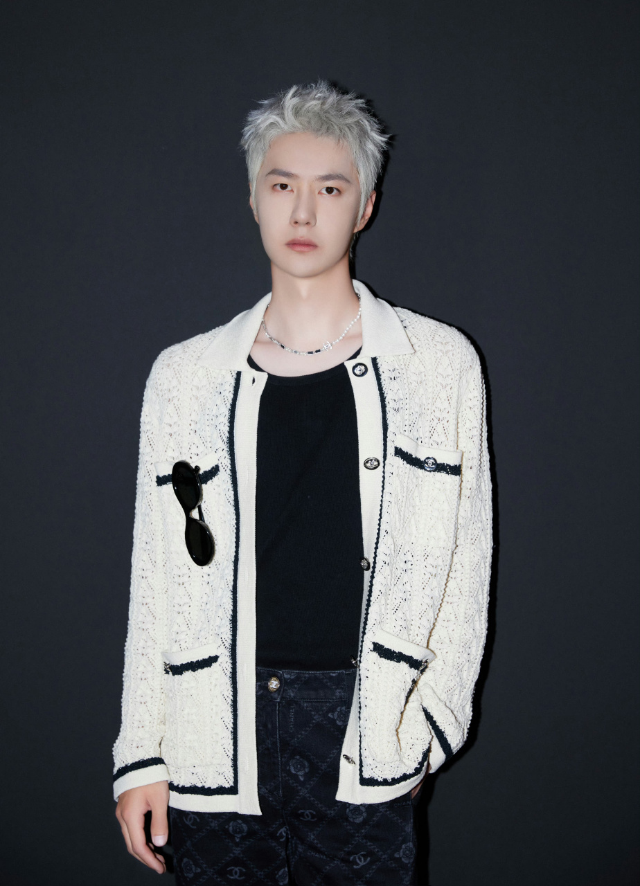 vogue"2024春夏巴黎时装周最时尚明星"榜上总共105位艺术家,王一博