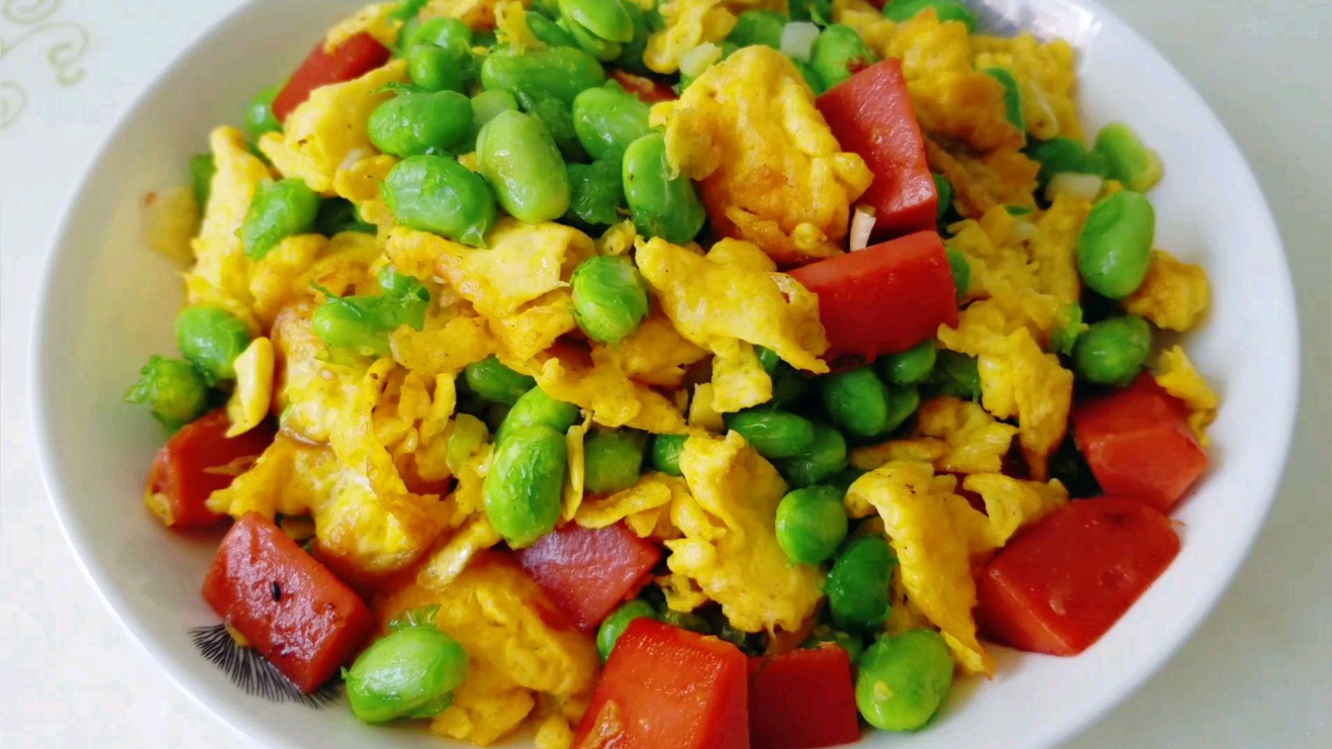 毛豆米新搭配鸡蛋火腿肠炒豆米简单又营养很适合孩子吃