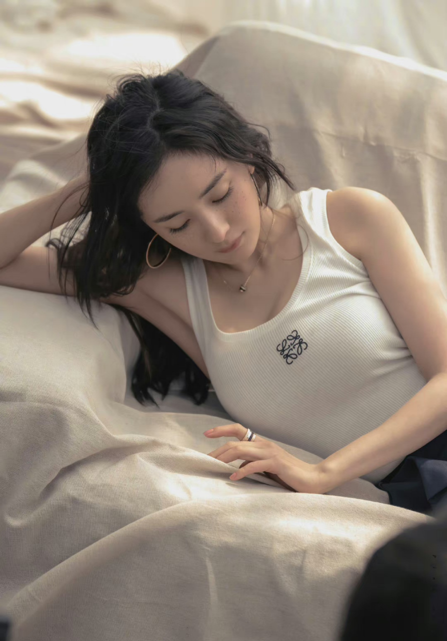 杨幂这组照片就是人妻啊.