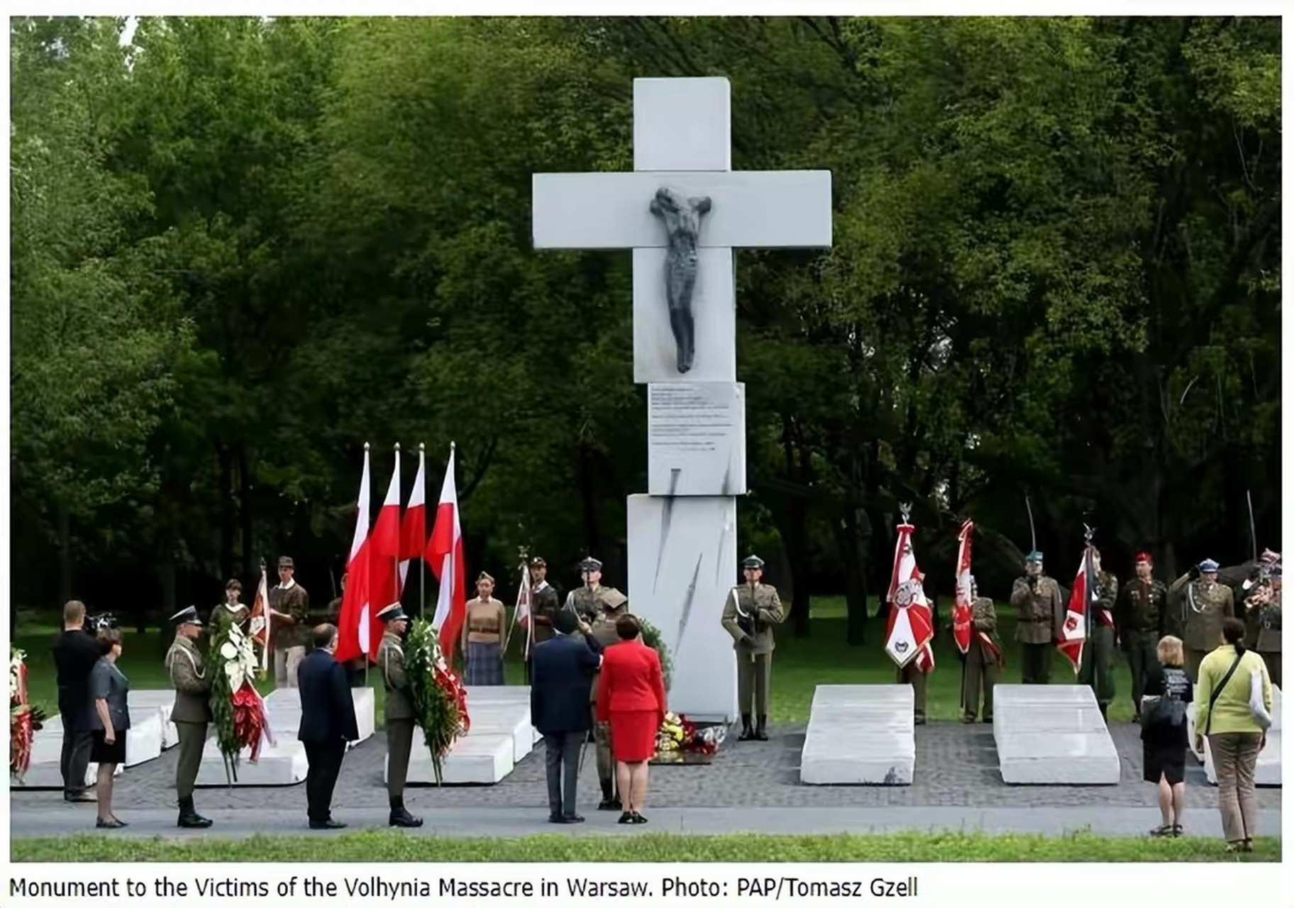 承认乌克兰民族主义者对二战期间波兰人在沃伦等地遭屠杀负有责任
