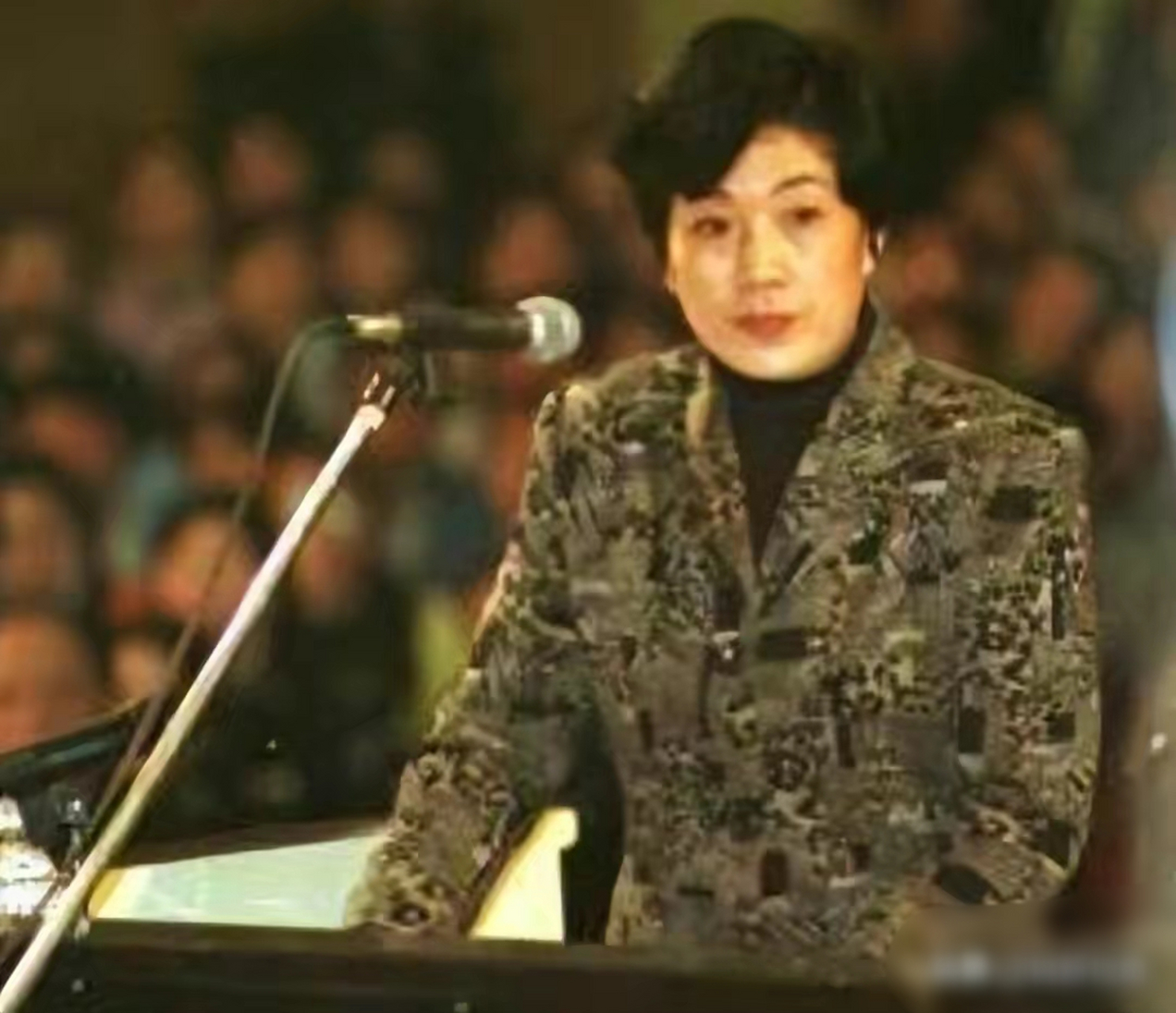 湖南美女巨贪蒋艳萍:色诱40多位领导,被判死刑后狱中离奇怀孕!