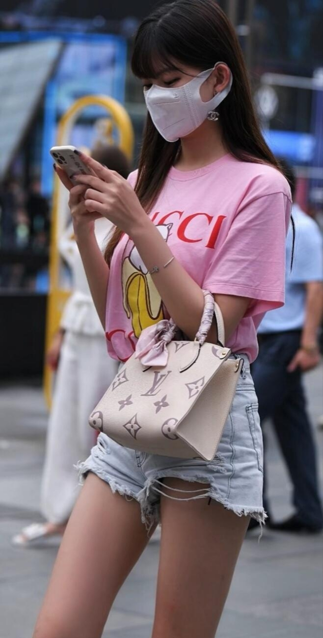 清纯可爱的邻家小妹妹#日常穿搭# #时尚街拍美女