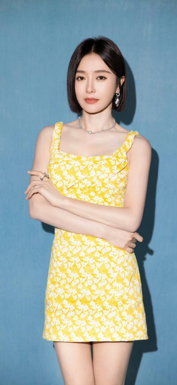 秦岚黄色吊带裙太美了