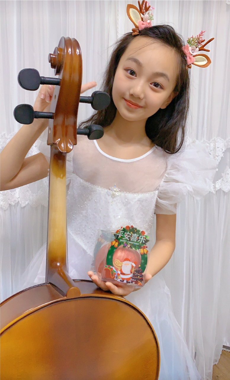 小山竹长大了一点点[嘻嘻][嘻嘻] 看《爸爸去哪儿》太喜欢她说东北话