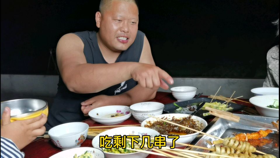 想吃炸串不用买,秘制方法教你在家做,好吃不好吃。关键在这酱