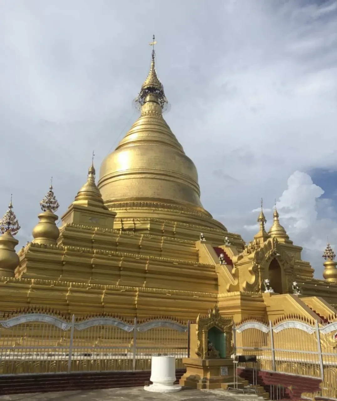 据说缅甸"杀猪盘"老板教员工看微信头像识别客户,头像分以下几类: 1