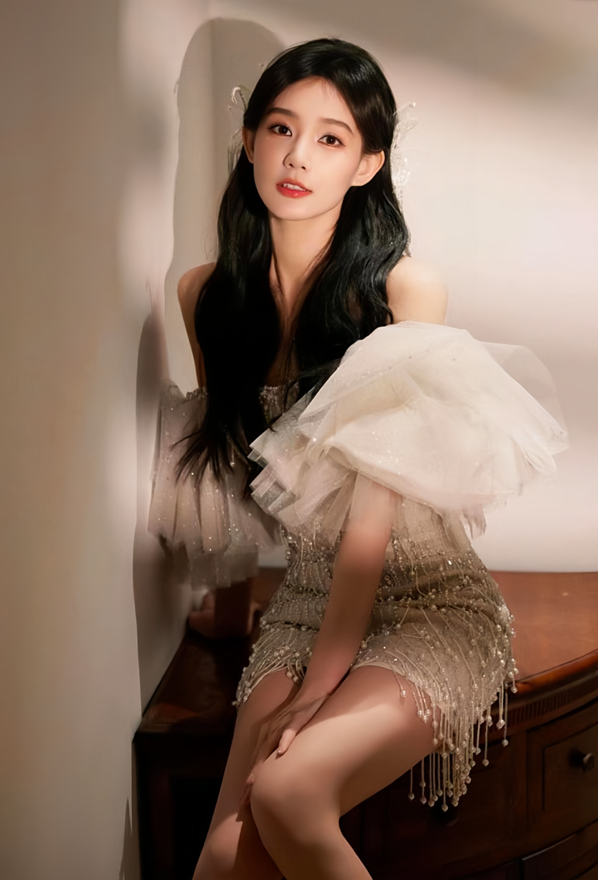 李一桐&李艺彤的白精灵造型 你磕谁?#李一桐# #李艺彤# #娱乐明星