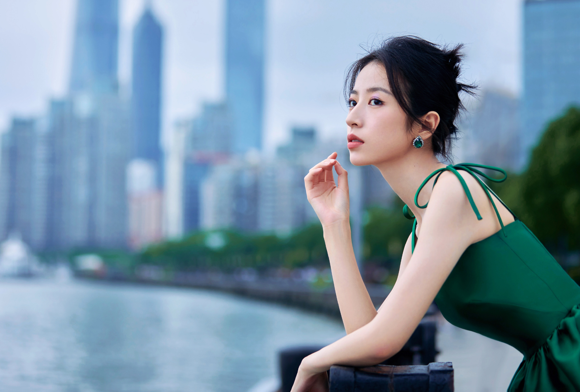 周雨彤,绿裙佳人