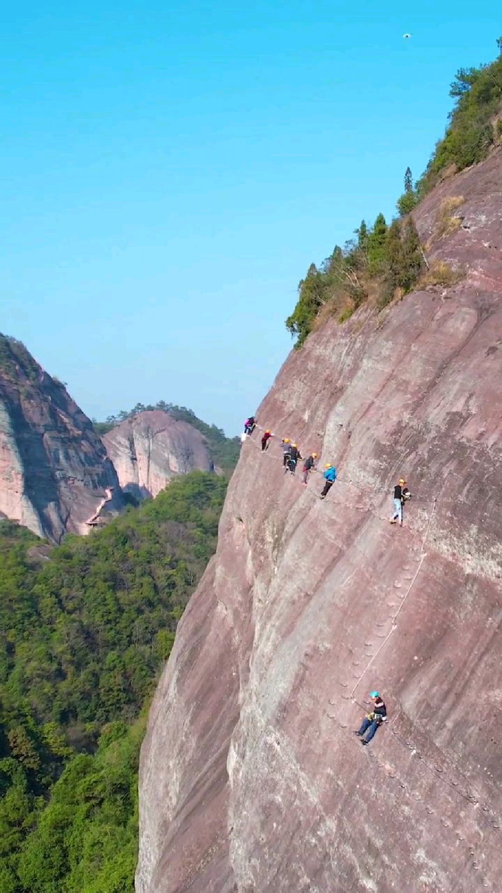 如果给你五万你敢去这里攀岩吗?桂林丹霞景区八角寨