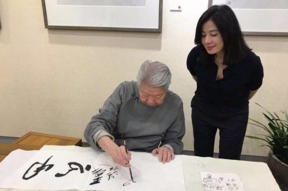 谈61个女朋友,老婆却不离不弃,"老色鬼"蔡澜,有什么魔力?