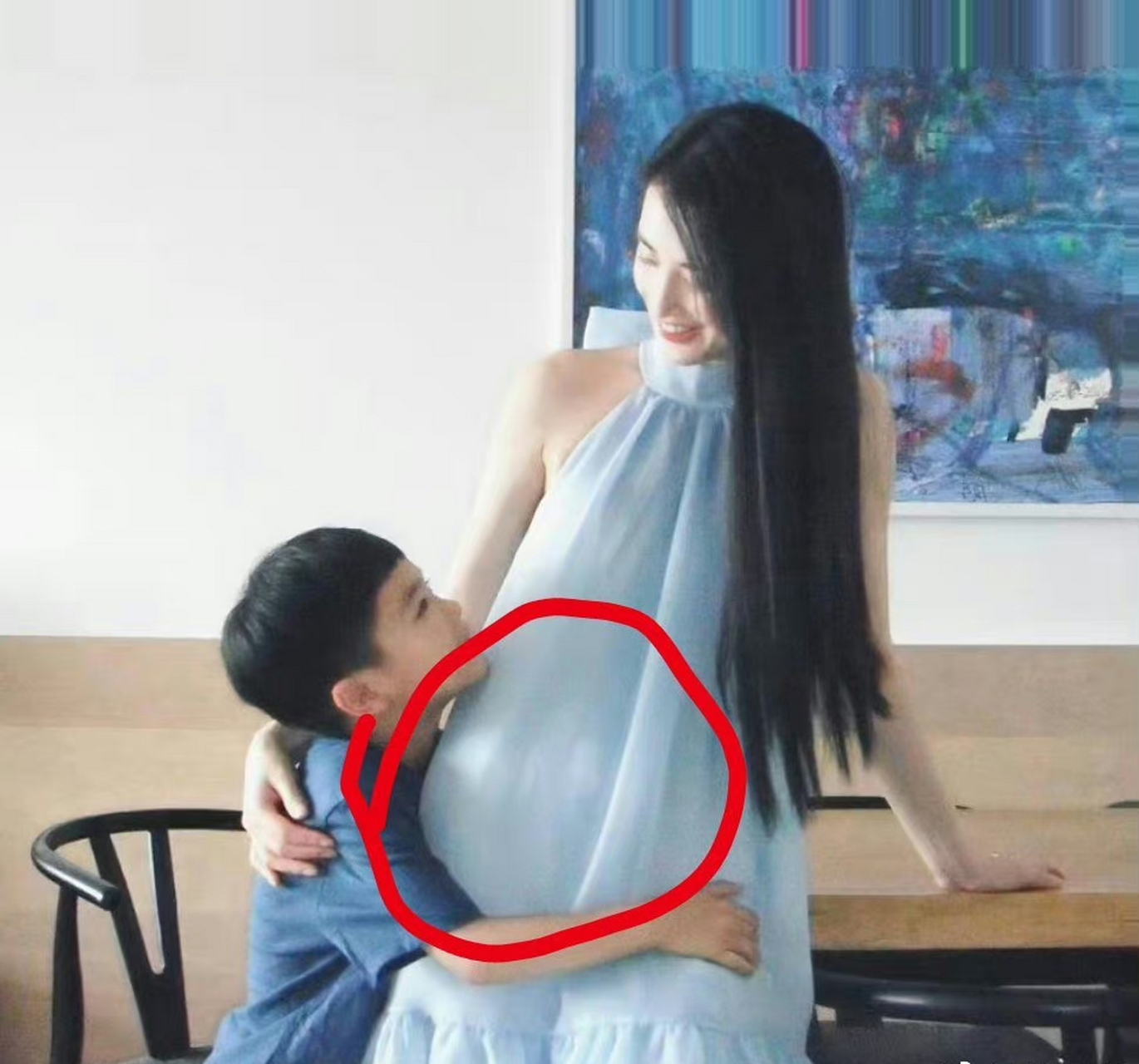 近日,黄圣依在社交媒体上分享了自己怀孕了,她说自己的大儿子虽然是
