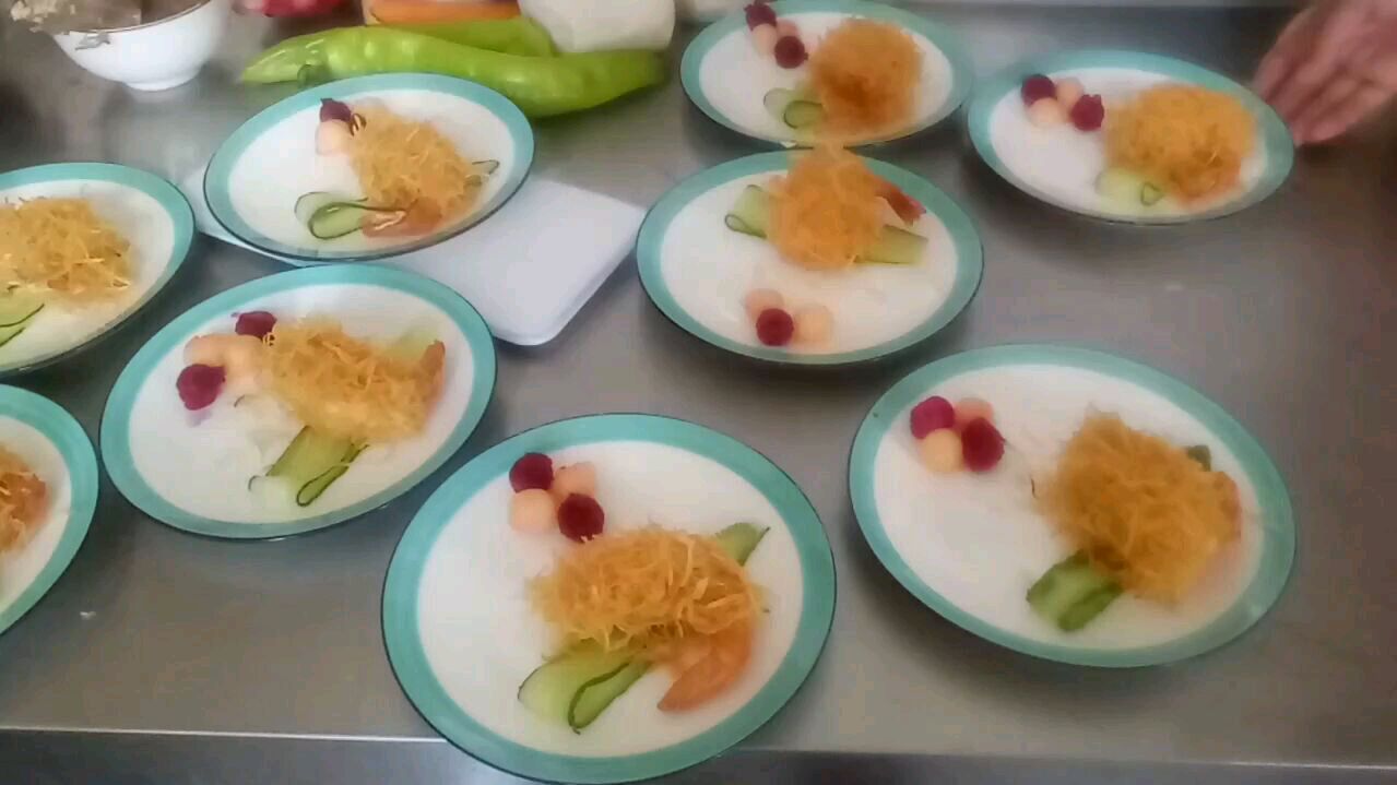 经典美食金丝凤尾虾的正宗做法,大厨详细的分享给你,赶快收藏吧