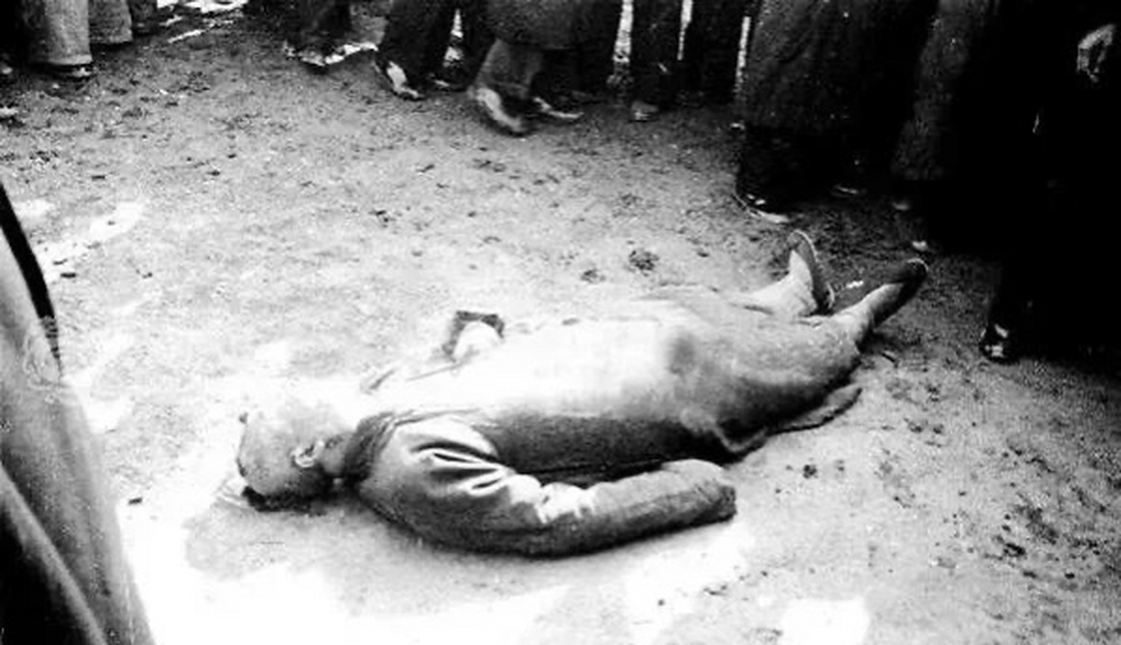 这张老照片拍摄于1947年,地点在南京老虎桥监狱.