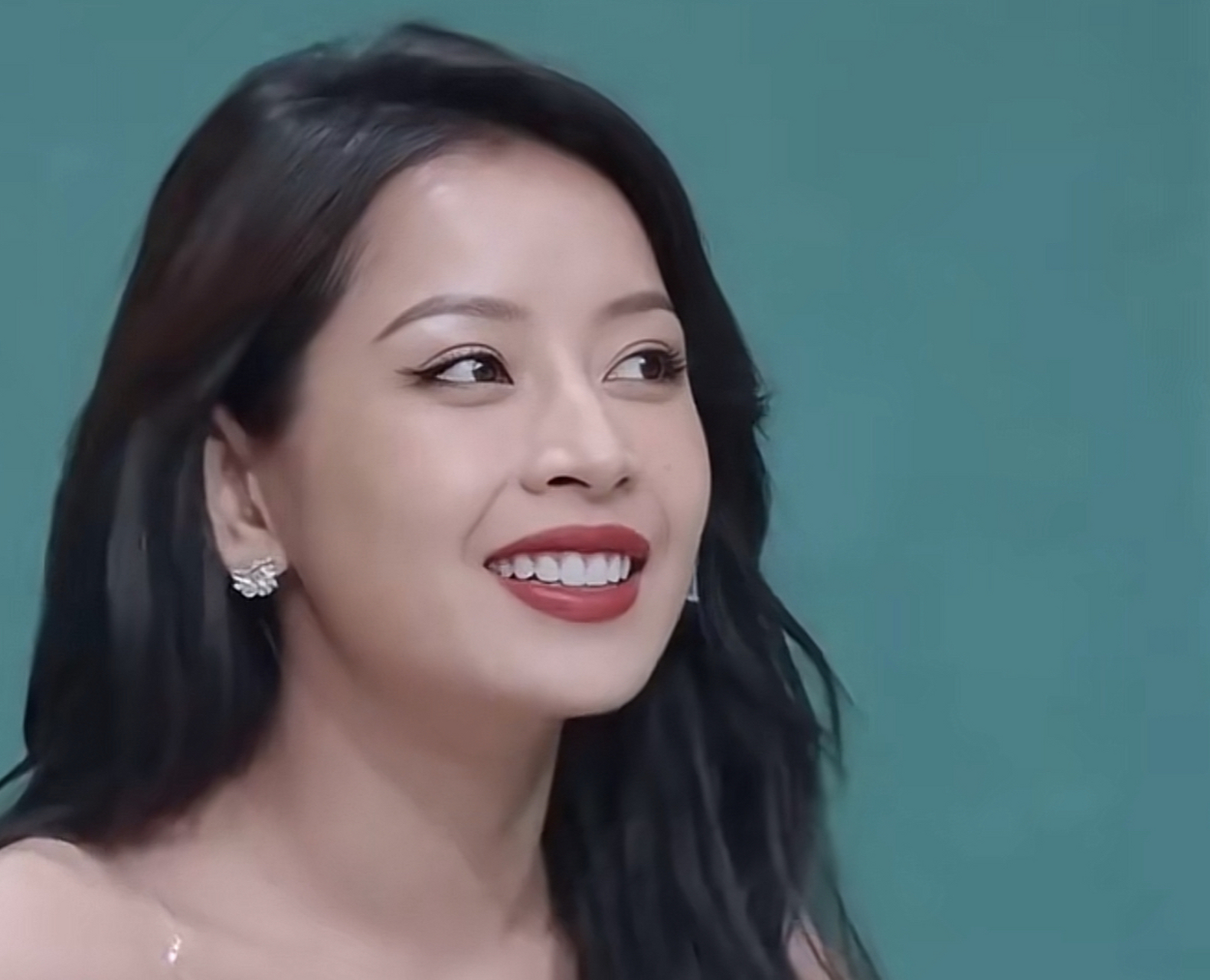 笑掉头了,还有人不知道芝芙一公曲目《叮叮当当》的原唱,是芝芙在越南