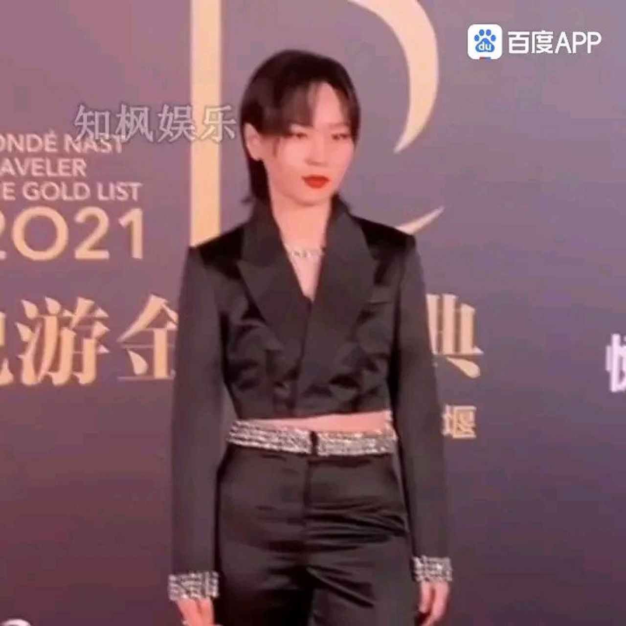 张国立不再隐瞒与周笔畅的真实关系,这也难怪两人结婚多年未育子女.