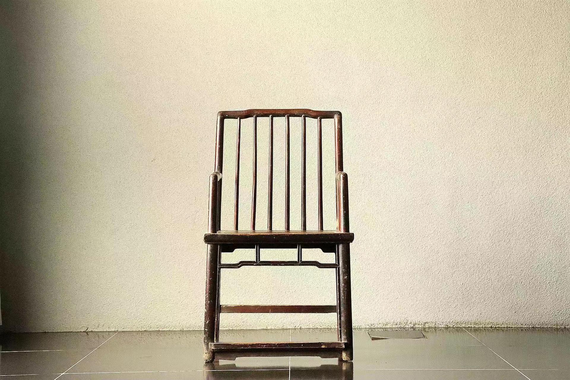 【空间陈设～文人坐观】 清代早期楠木梳背椅 尺寸:58,45,高98厘米 此