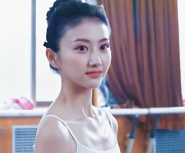 景甜年轻时候颜值真高,跳芭蕾舞灵动可爱,不愧是人间富贵花