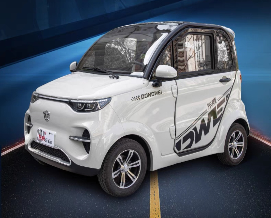 能上牌,续航230公里,东威推出高颜值四轮车,适合老年人接娃