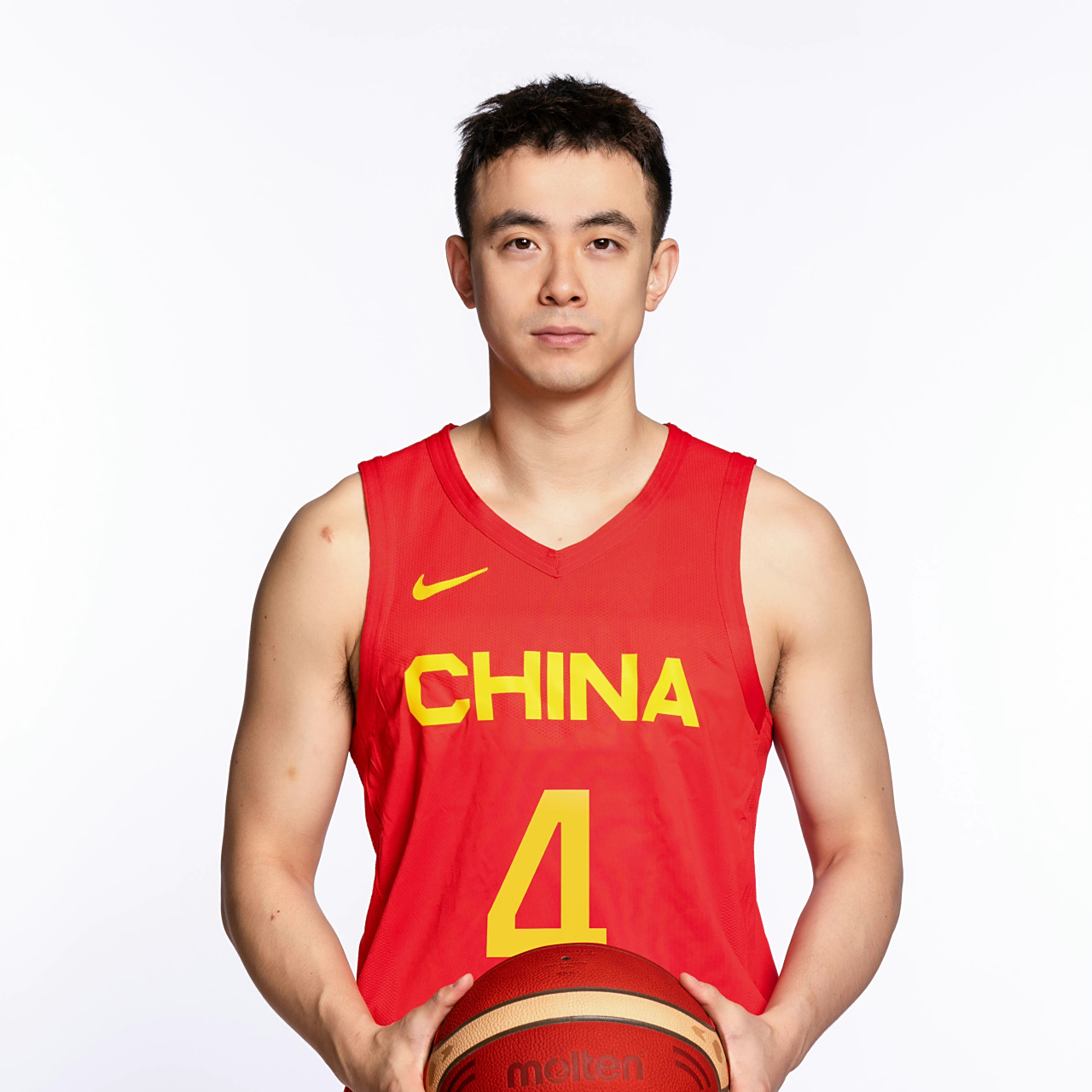 杨毅侃球透漏,全明星采访独家爆料,具体有以下几个: 1,胡明轩不喜欢