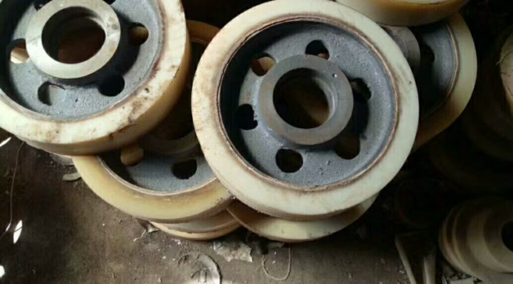 刮泥机行走轮的种类