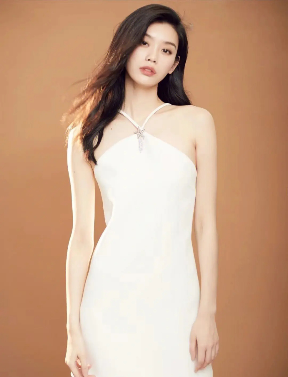 任嘉伦他老婆经常送合作演员礼物,和大家关系维持的都不错  2.