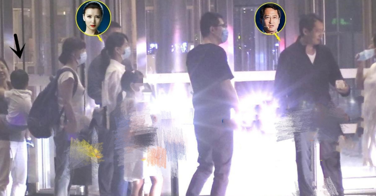 "万人迷"陈好一家外出聚餐,百亿老公长相英俊,三个孩子罕曝光