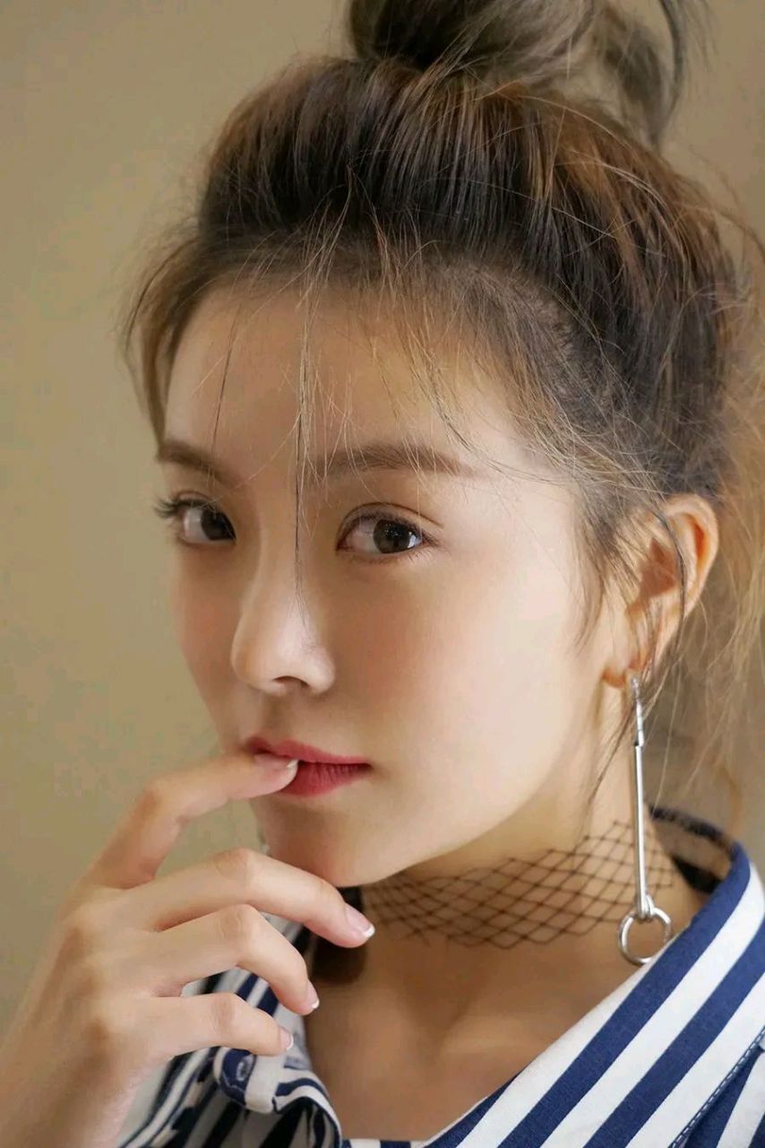 演员,种丹妮,在《情满九道湾》中饰演"款姐"赵亚静,爽朗,干练的北京大