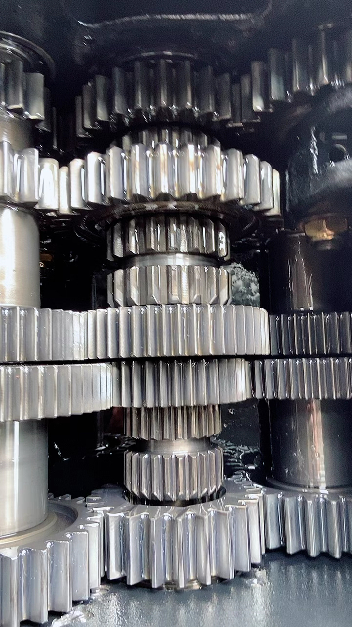 法士特小八档8js85e齿轮太新了原厂货-度小视