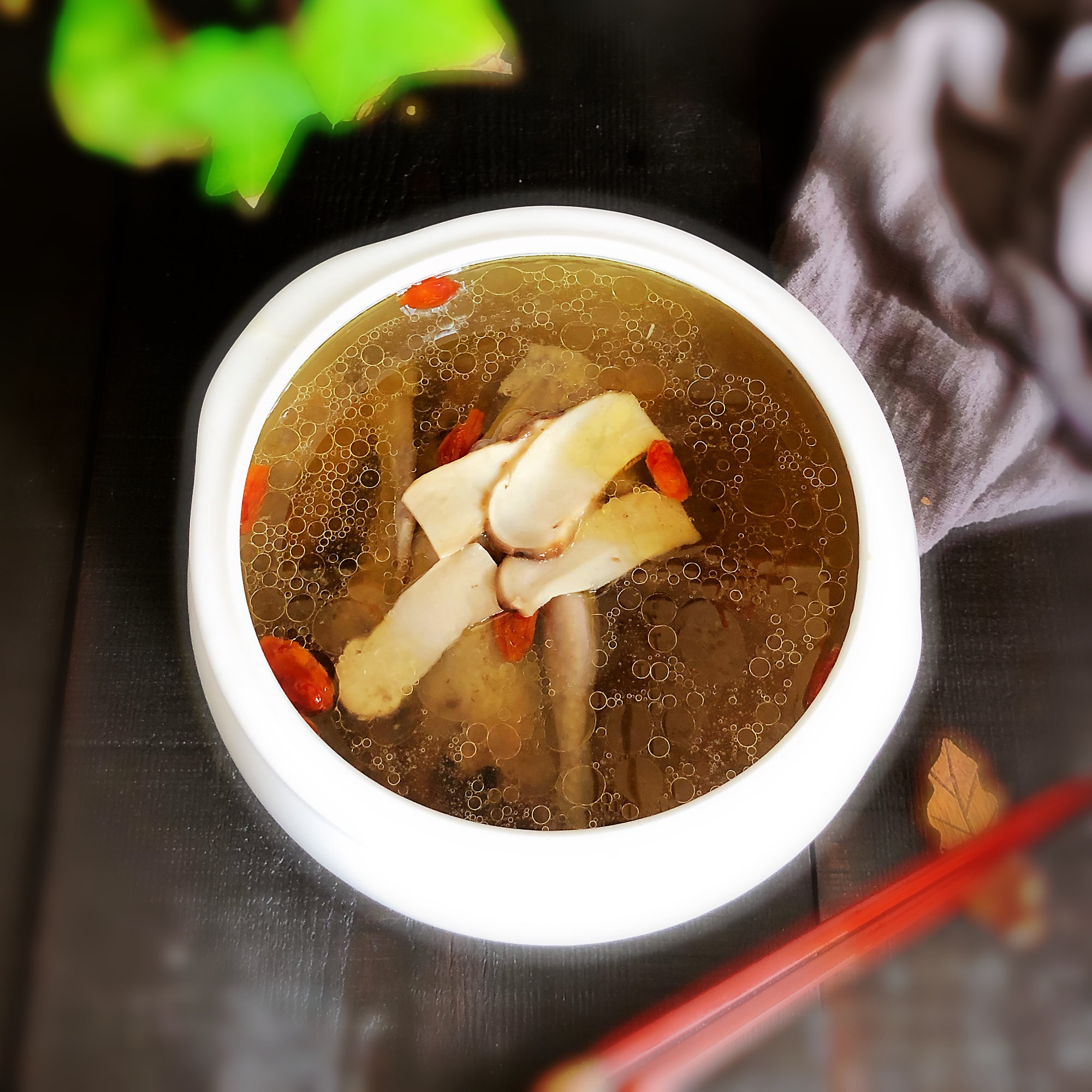 一年一度的松茸季到了,简单炖锅汤,鲜香味美营养棒,抓紧尝鲜去