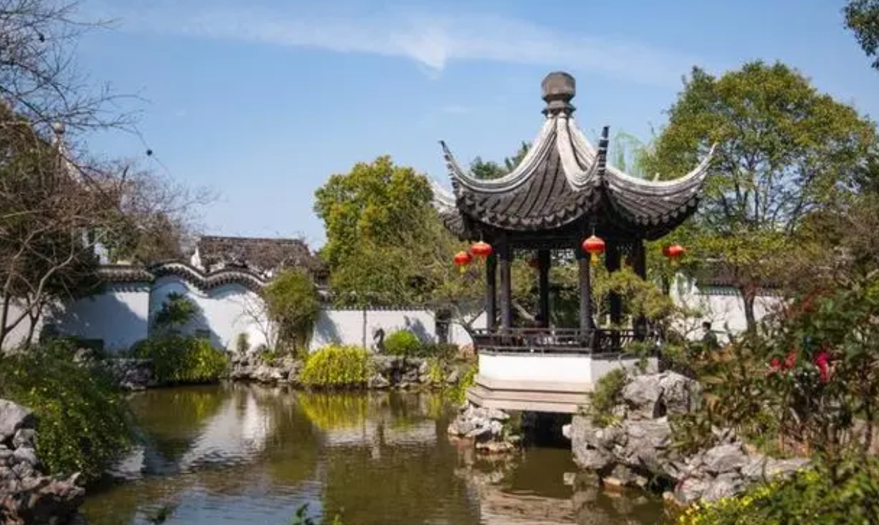苏州木渎严家花园是一座位于苏州市吴中区木渎镇的古典园林