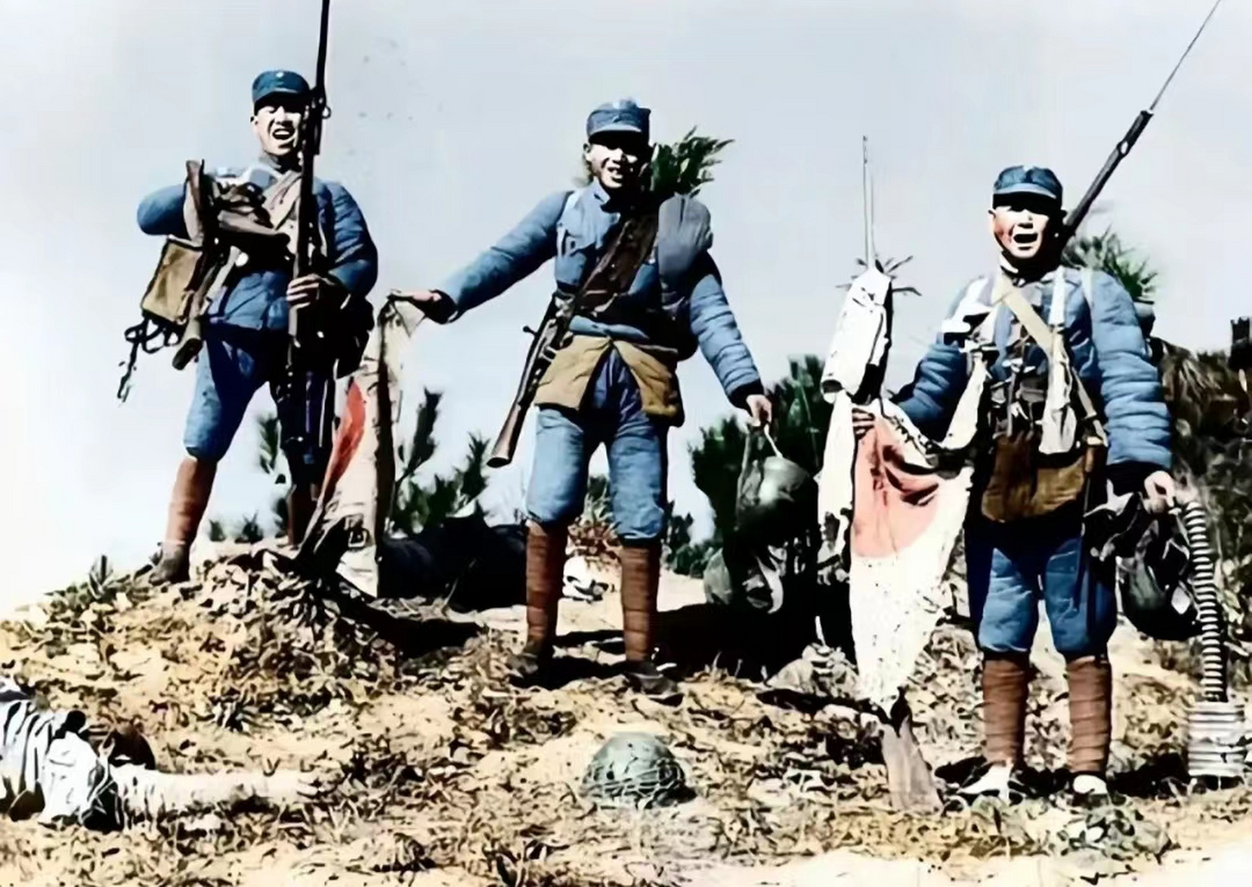 1941年,在第三次长沙会战中,中国军人面对着战地记者的镜头,激动地