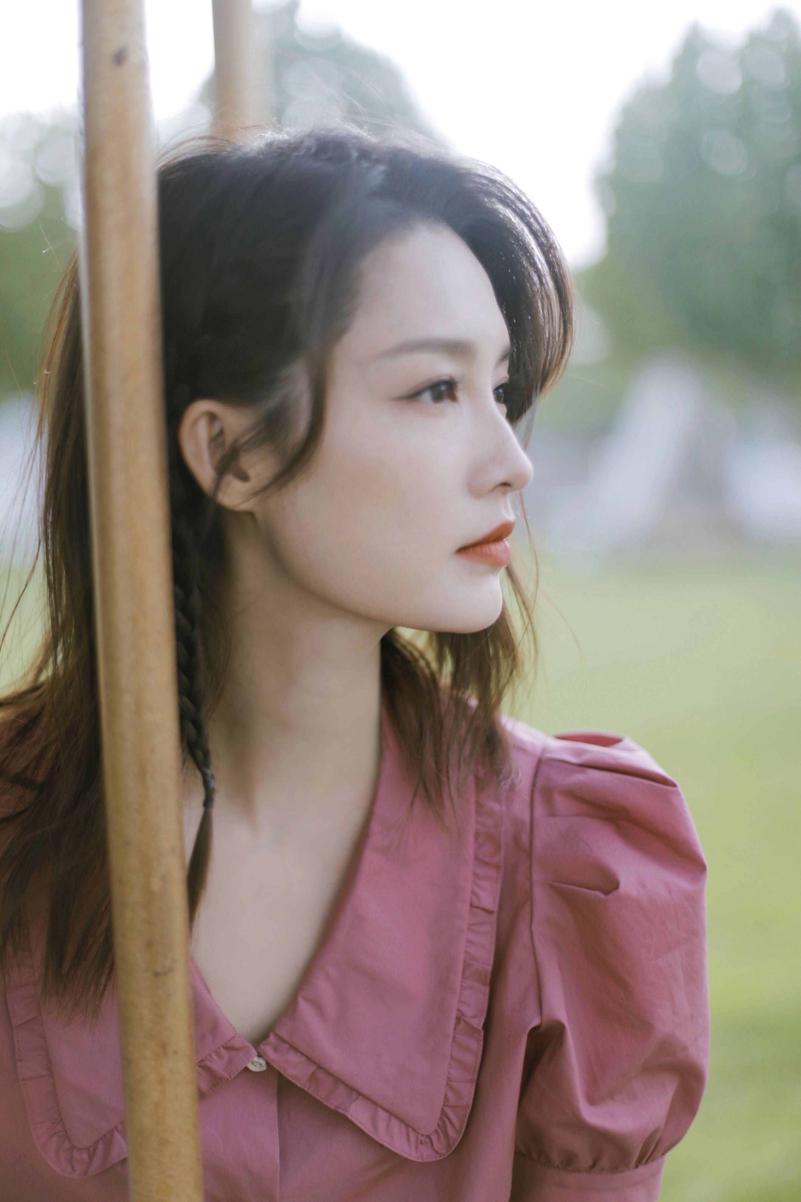 李沁夏初写真 甜美笑容意趣十足