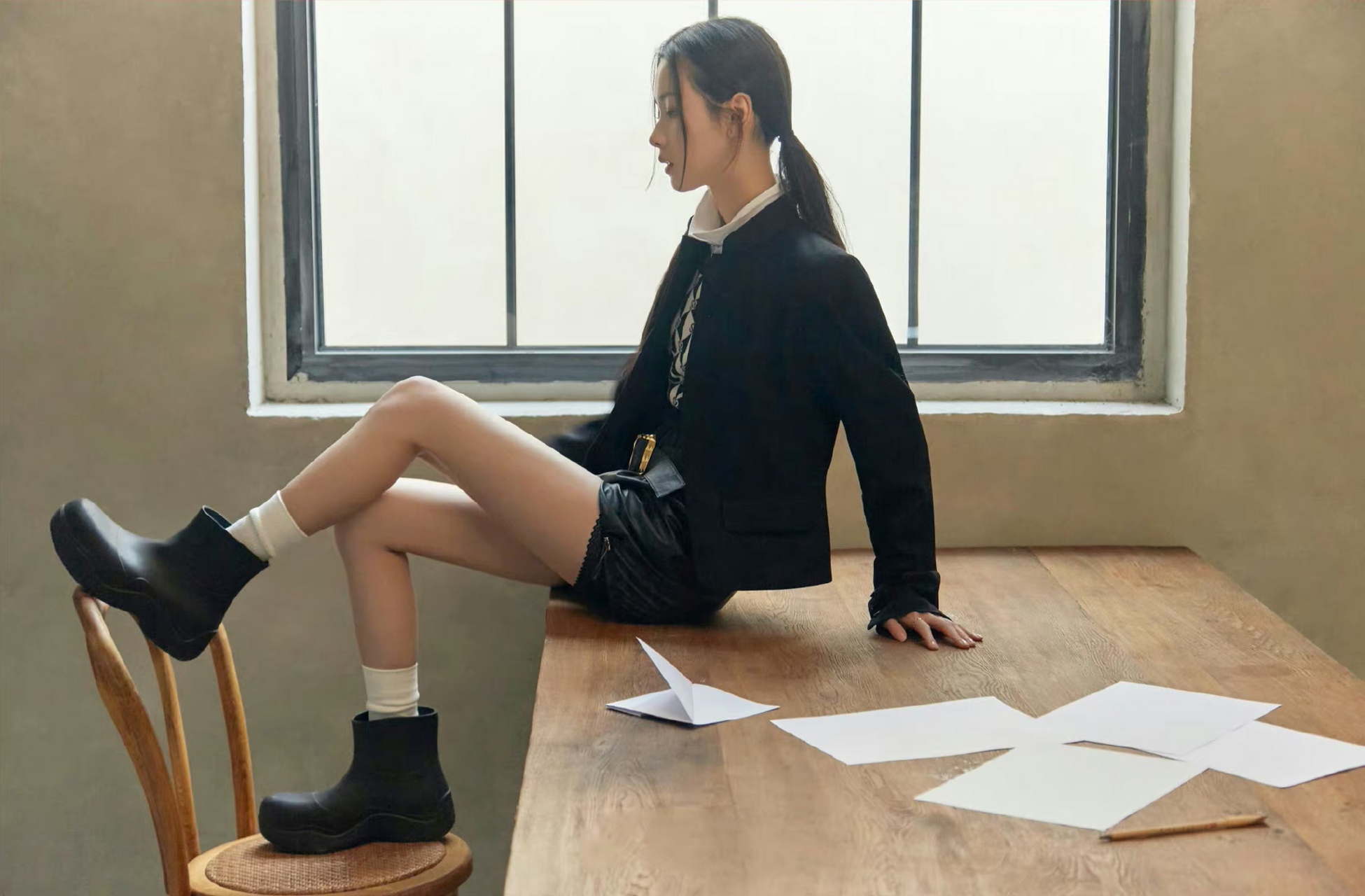 陈都灵# 清纯甜美的脸蛋儿,白皙水嫩的大长腿,纤瘦高挑的身材,妩媚