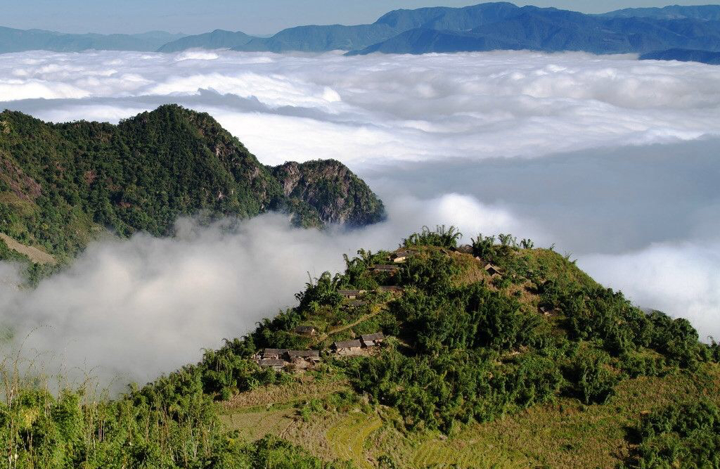 玉溪新平哀牢山景区你去过吗,徒步穿越石门峡:这里就是人间仙境
