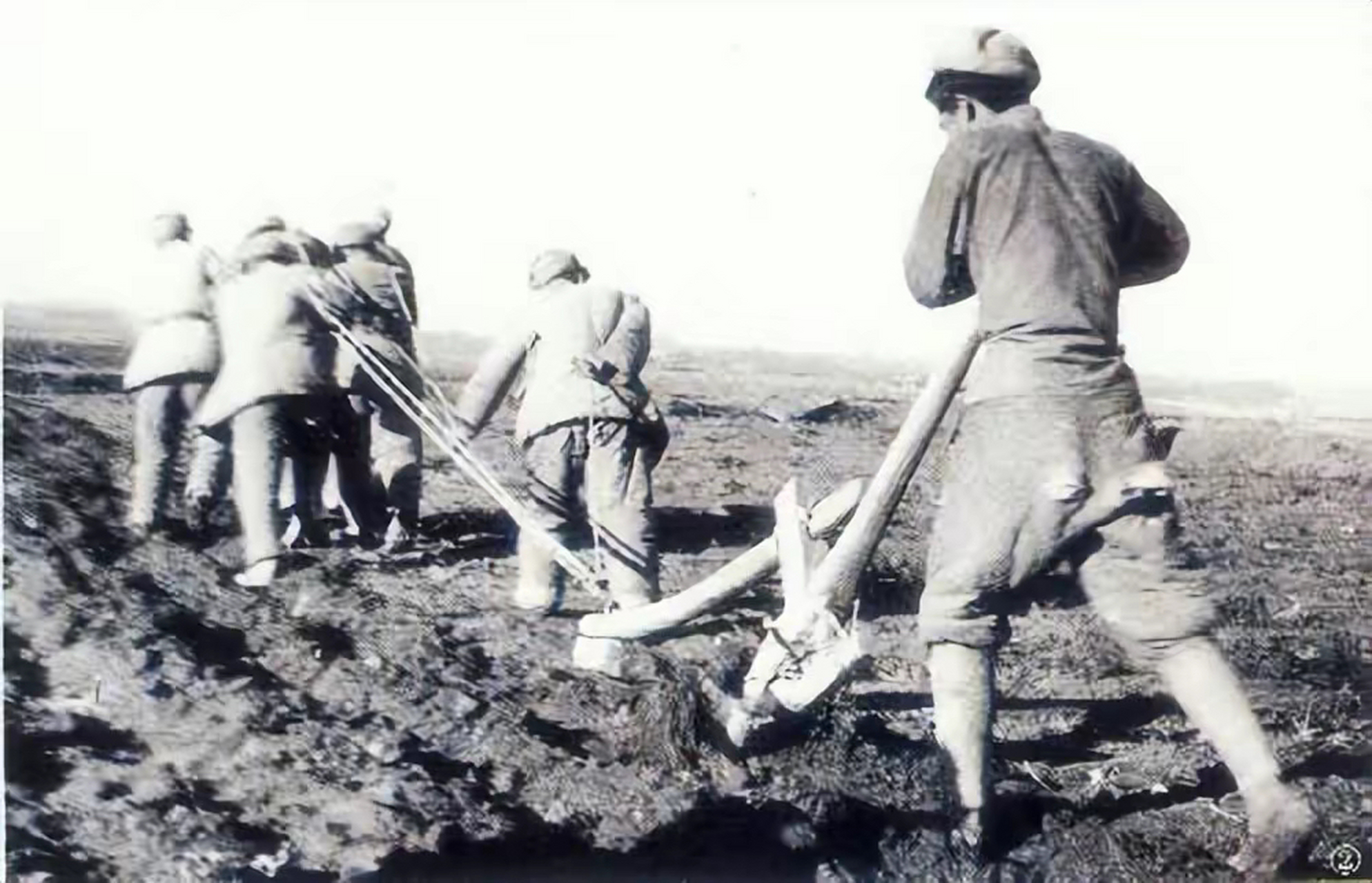 新疆生产建设兵团,简称"新疆兵团",是中华人民共和国计划单列的省部级