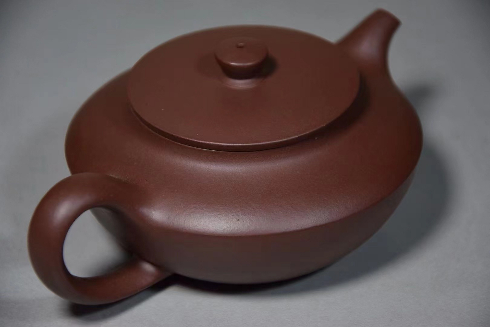 在传世的清代咸丰,同治年间的作品中,我们可以看到万泉氏的"汉扁壶".