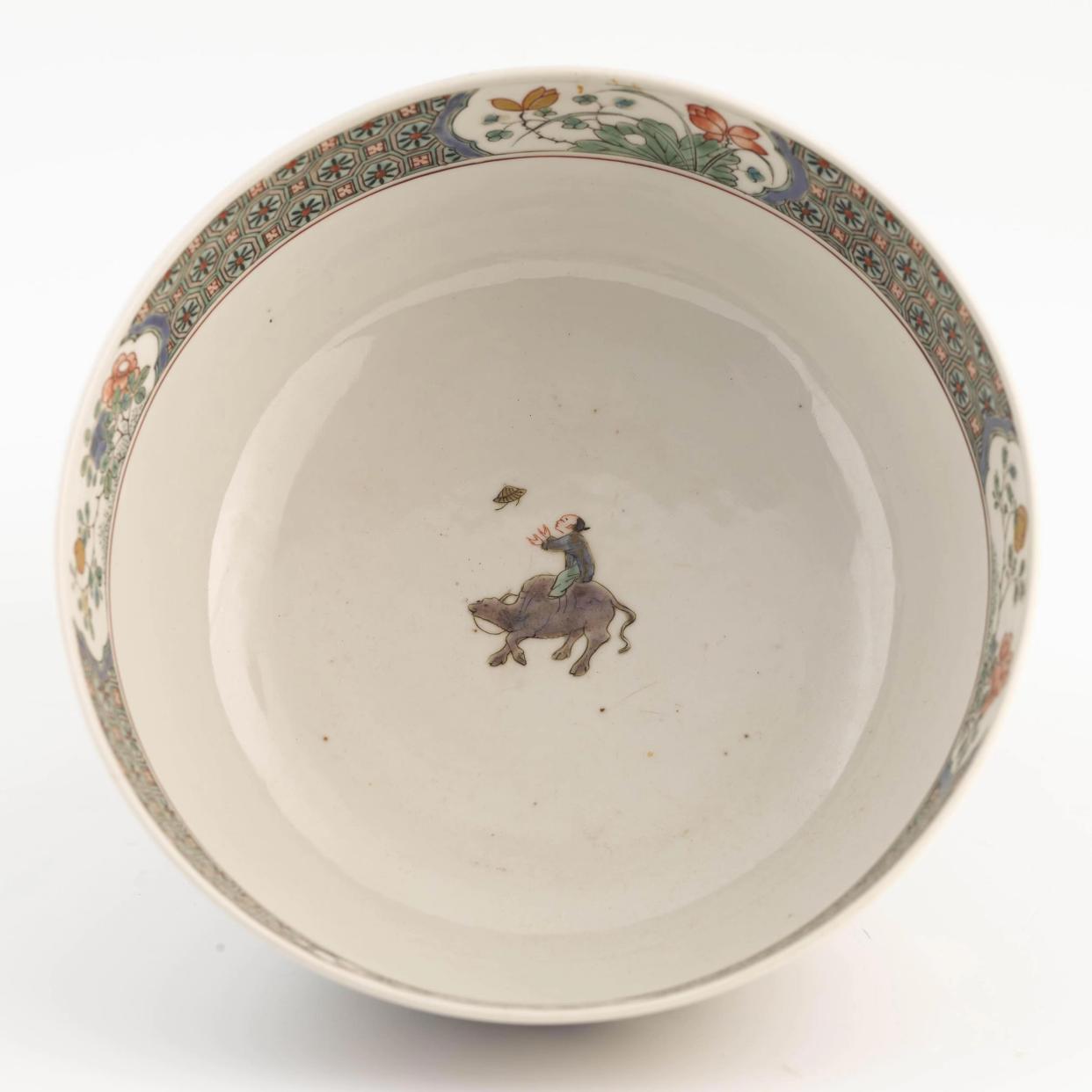 每天认识一件文物|《清康熙景德镇窑五彩耕织图碗》