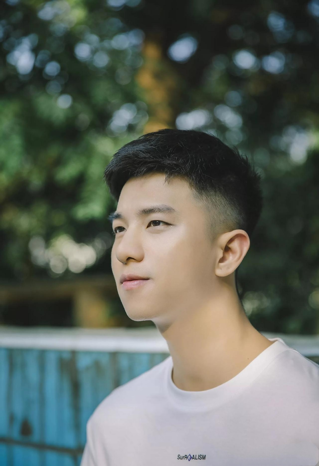 组图:帅气,白净的00后小奶狗,阳光下流着汗,楚楚可人的男孩!