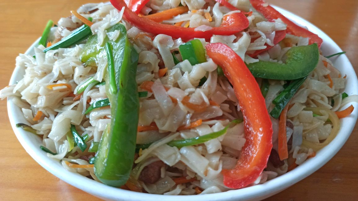 一份普通的三丝炒河粉,为什么吃了几十年都不腻,秘诀原来在这样