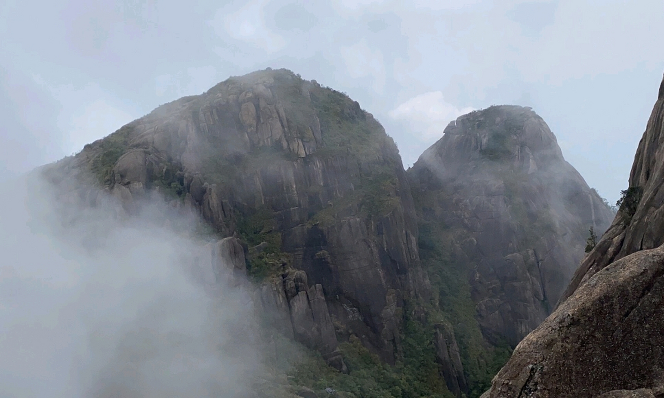 潮州凤凰山主峰凤鸟髻,海拔1497.