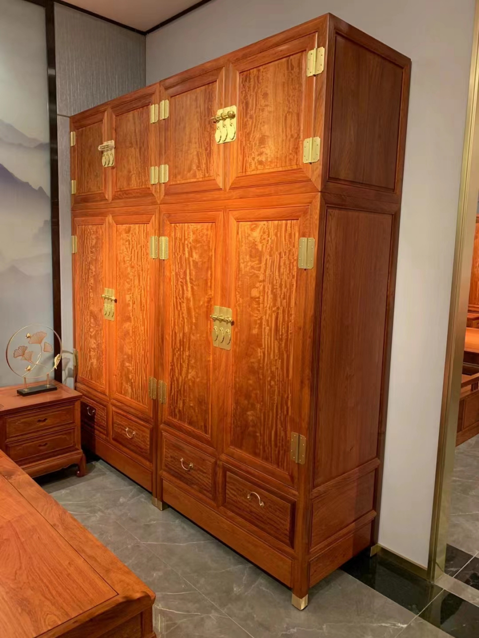 虎皮纹的素面顶箱柜 四件套出货 细磨打蜡 缅甸花梨(大果紫檀)