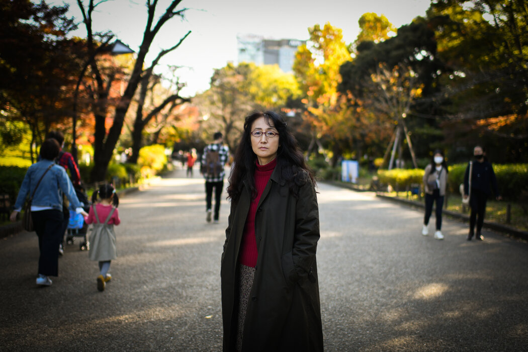 “小时候,我在哪里都没有归属感,”柳美里在上野公园里说。“所以当我写到无家可归者或社会边缘人时,我觉得我写的就是这种处境。”