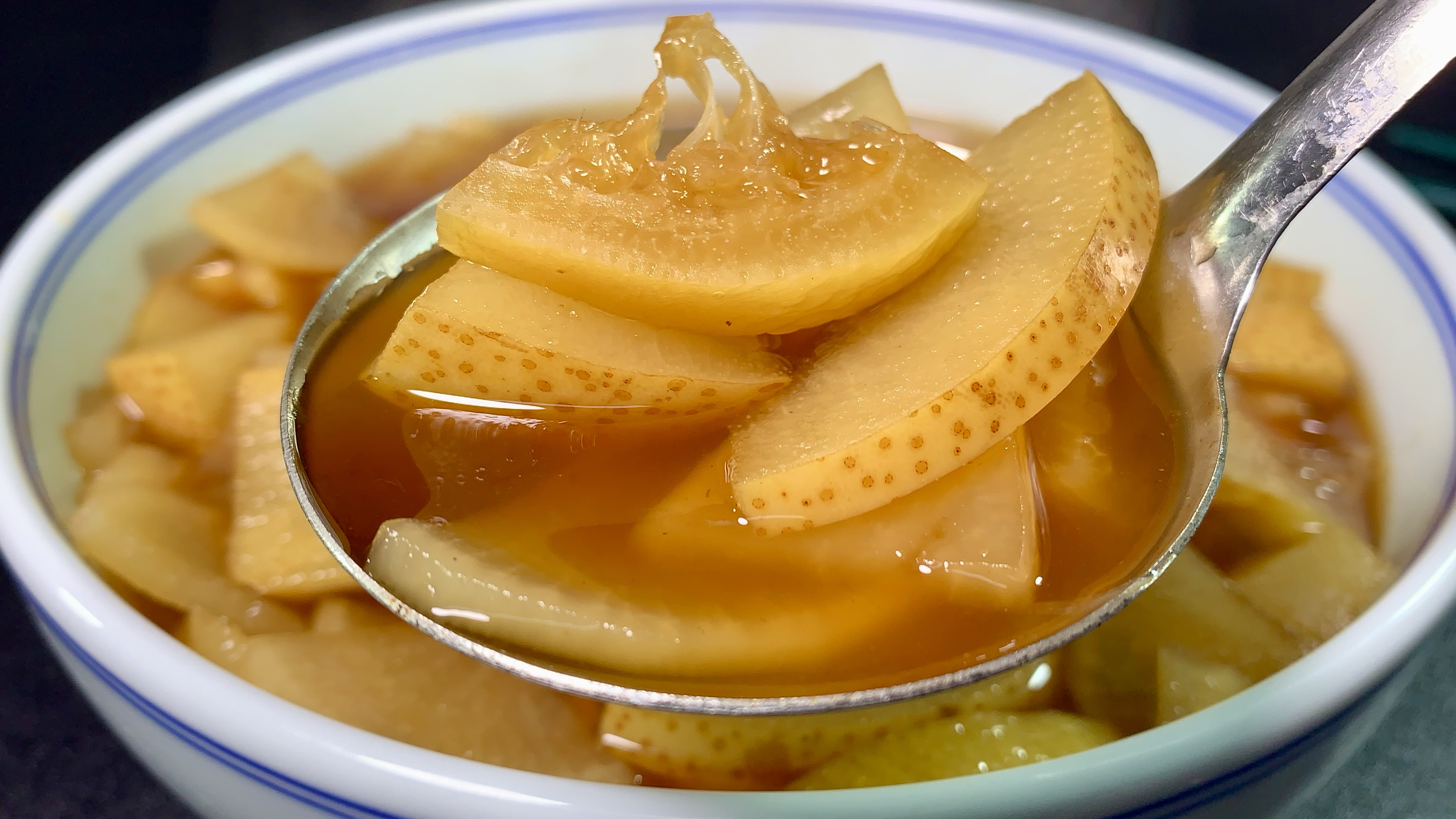 冬天反复咳嗽，试试这道雪梨汤，老人小孩要多喝，营养美味又健康