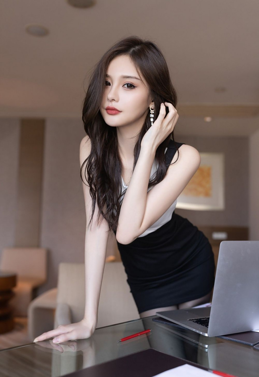 美女秘书的日常#美腿丝袜高跟鞋# #黑丝高跟