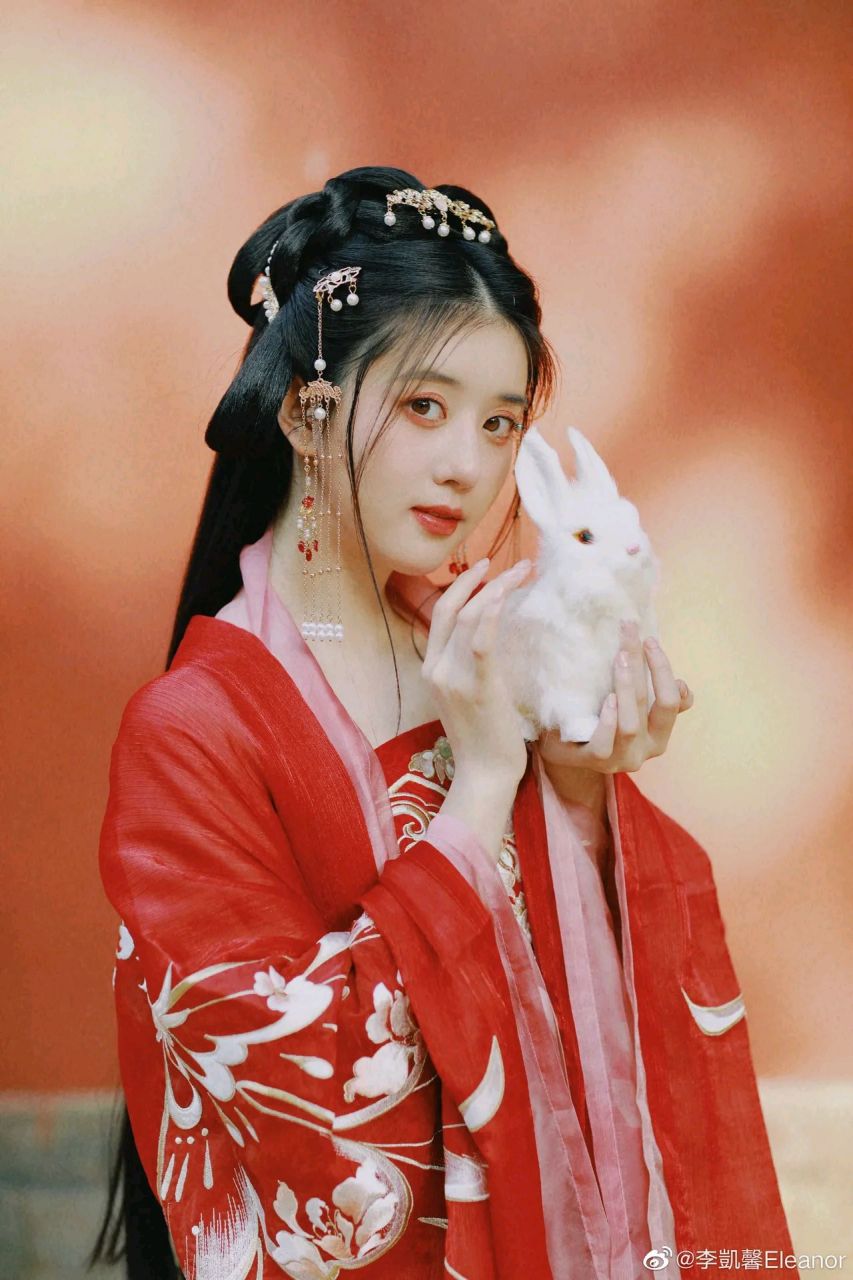 李凯馨红衣古装好美#古装美女# #明星# #八卦手册