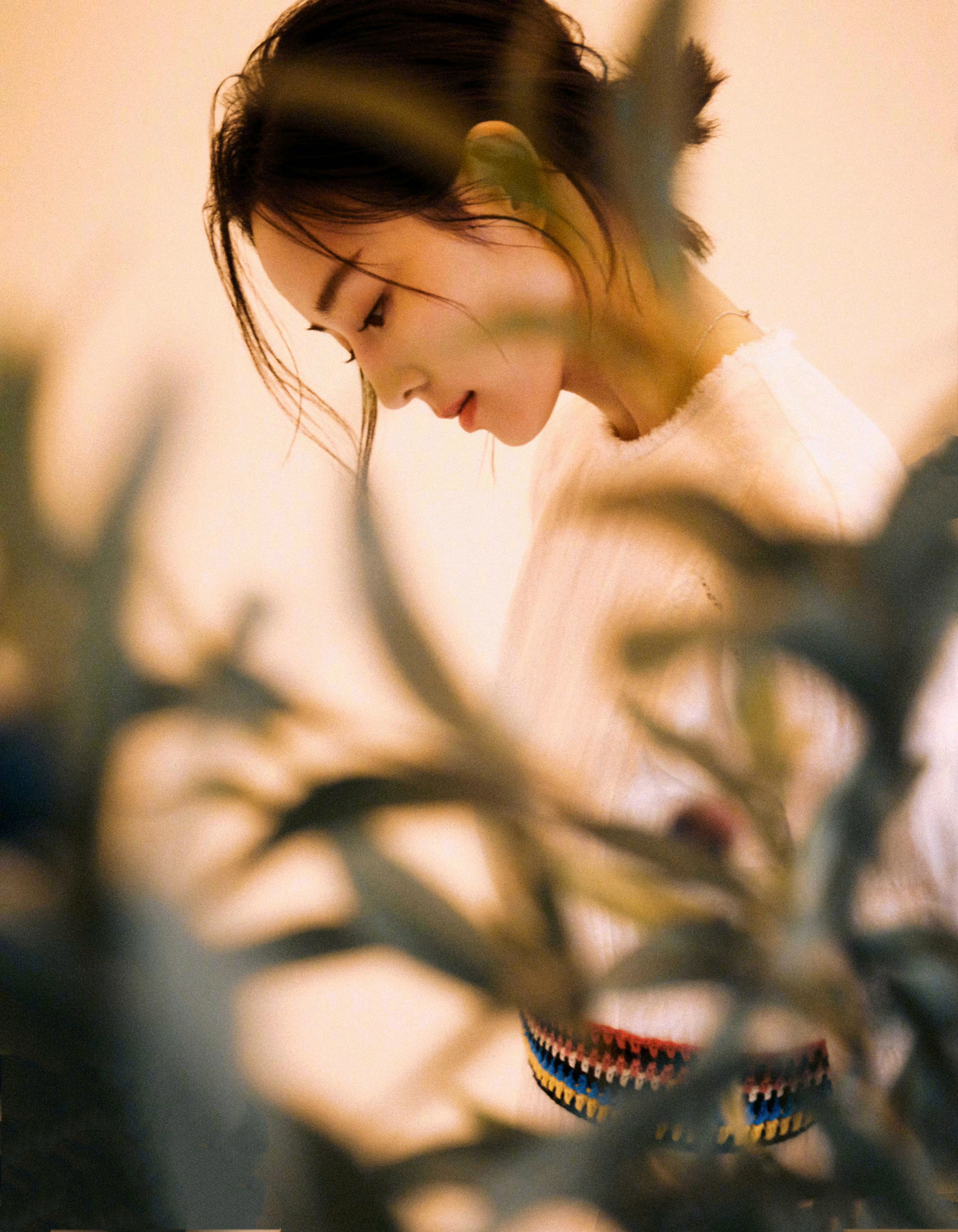 张钧甯春日暖阳图组,无论是侧脸还是正脸,都是毋庸置疑的高颜值