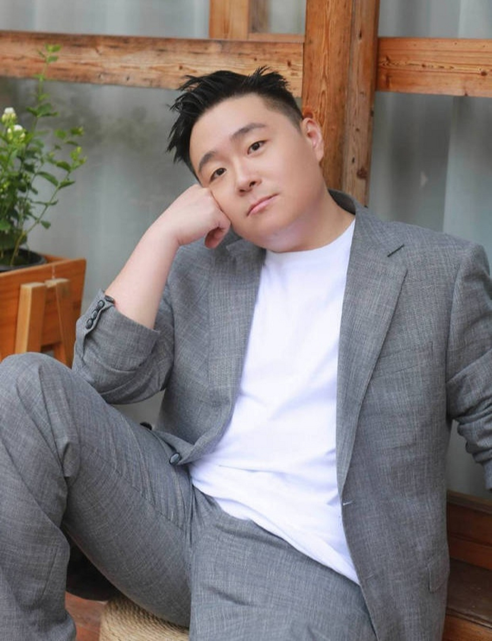 5月13日,童星郝劭文发文分享和老婆林宁瑞的婚纱写真,据悉两人婚礼将